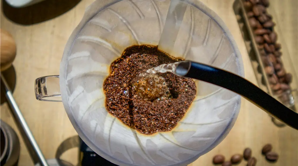 コーヒーかすと焼酎粕で地域資源循環へ